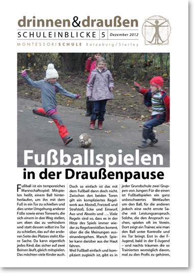 Fußballspielen in der Draußenpause